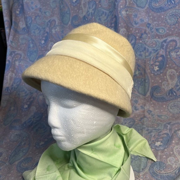 Vintage 1950s cream/ Light Tan women's hat Stylish please Read Description - Picture 2 of 9